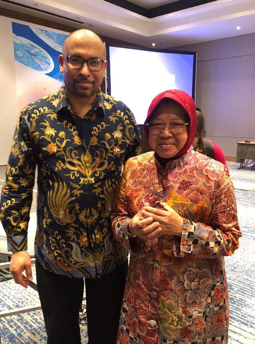 Roy Wesenhagen with Tri Rismaharini, former Mayor of Surabaya and Minister of Social Affairs