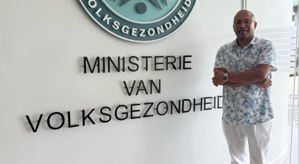 Roy Wesenhagen at the Ministry of Public Health, Suriname